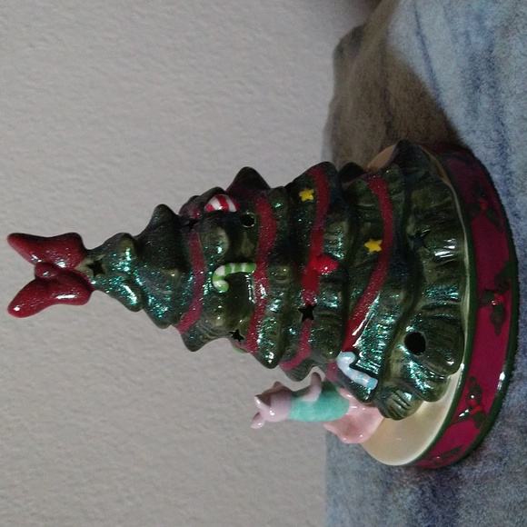 Classic Winnie the Pooh Holiday light up decor - Picture 2 of 8